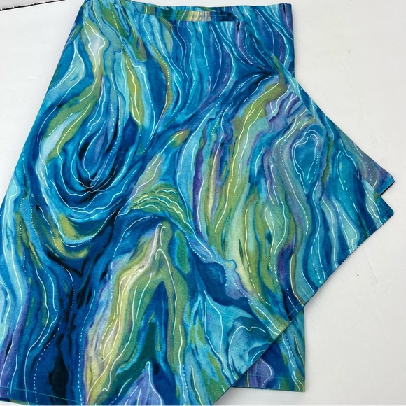 Handcrafted swirl/marbled blue & green fabric table runner - Picture 6 of 7